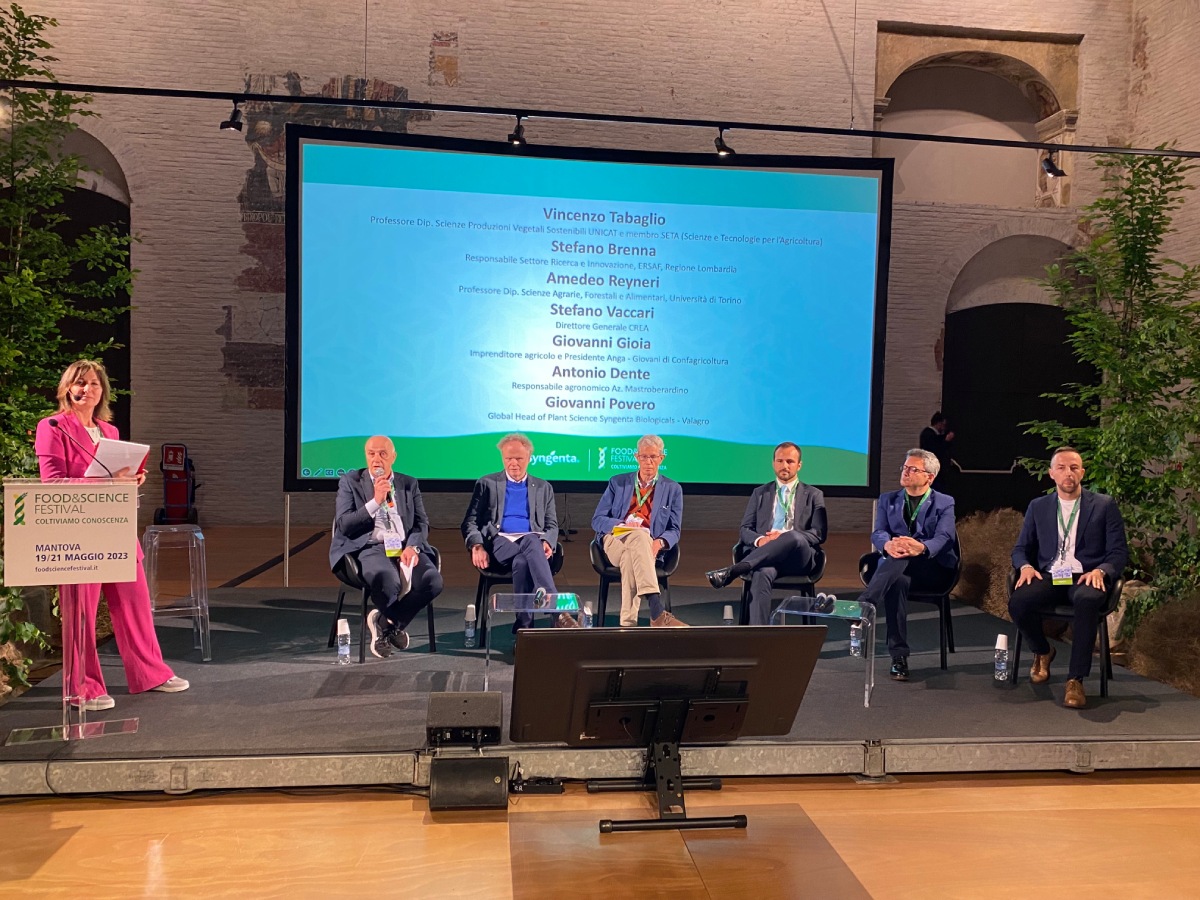 Da sinistra a destra: Deborah Piovan, Vincenzo Tabaglio, Stefano Brenna, Amedeo Reyneri, Stefano Vaccari, Giovanni Gioia, Antonio Dente, Giovanni Povero